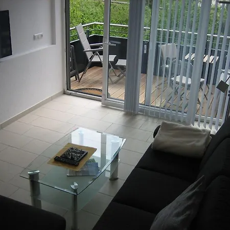 Modern Eingerichtete Mit Balkon In Zentraler Lage Loddin