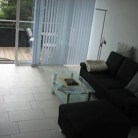 Modern Eingerichtete Mit Balkon In Zentraler Lage