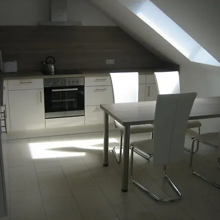 Modern Eingerichtete Mit Balkon In Zentraler Lage Appartement Loddin