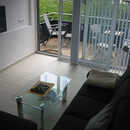 Modern Eingerichtete Mit Balkon In Zentraler Lage Appartement Loddin
