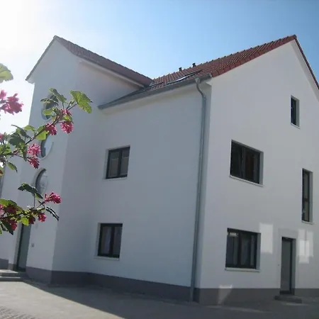 Modern Eingerichtete Mit Balkon In Zentraler Lage Appartement Loddin